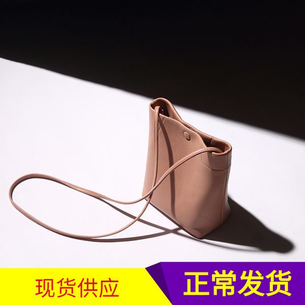 new style mini bucket bag fashion shoulder bag full-grain leather flow shoulder
new style mini bucket bag fashion shoulder bag full-grain leather flow shoulder