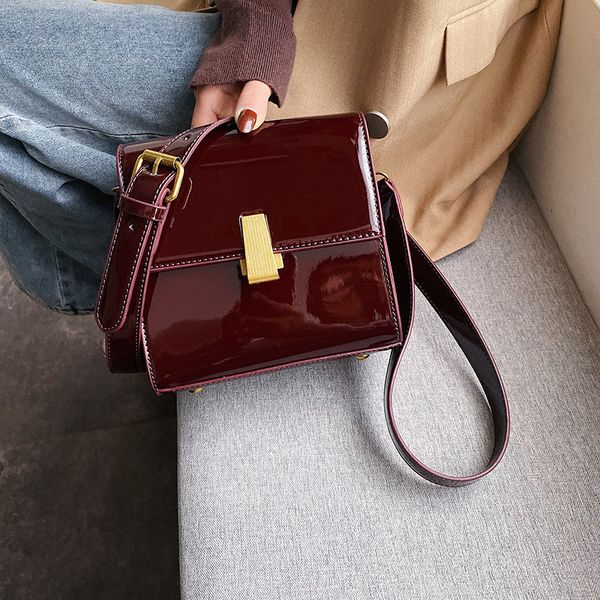 women handbag 2020 new designer fashion patent leather shiny shoulder messenger bag vintage simple small square shoulder bag
women handbag 2020 new designer fashion patent leather shiny shoulder messenger bag vintage simple small square shoulder bag