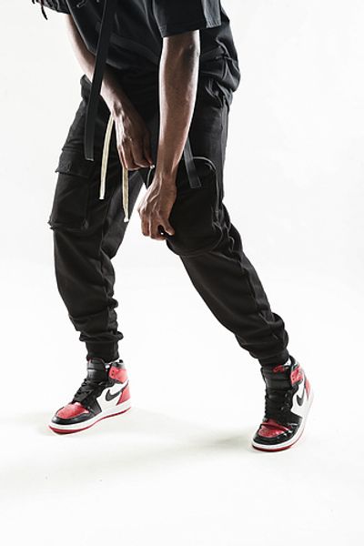 men black joggers pants l09# mens big pockets ankel zipper cargo pants male spring streetwear overalls sweatpants 
men black joggers pants l09# mens big pockets ankel zipper cargo pants male spring streetwear overalls sweatpants