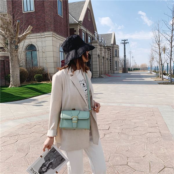 2020 quality fashion pom poms square bags customize printing handbags for women tote bags wholesaler baoba daidai/04
2020 quality fashion pom poms square bags customize printing handbags for women tote bags wholesaler baoba daidai/04