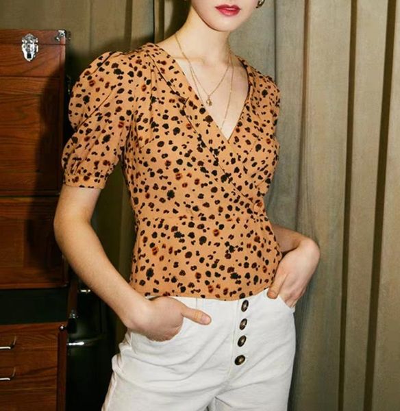 women's blouses & shirts puff sleeve v-neck women shirt retro print slim wrap lady short top, White
women's blouses & shirts puff sleeve v-neck women shirt retro print slim wrap lady short top, White