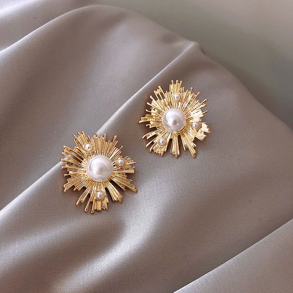 gold pearl earring retro hong kong style exaggeration women's earrings, Golden;silver
gold pearl earring retro hong kong style exaggeration women's earrings, Golden;silver