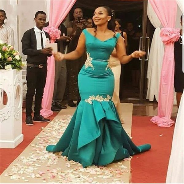 2020 mermaid plus size evening bridesmaids dresses embroidery v-neck ruffle soft satin wedding guest dress prom dress maid of honor party, White;pink
2020 mermaid plus size evening bridesmaids dresses embroidery v-neck ruffle soft satin wedding guest dress prom dress maid of honor party, White;pink