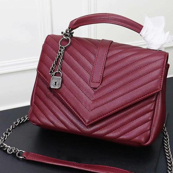 new leather handbag, famous designer handbag, goat leather bag, hand-embroidered v line, 24cm slanted straddle carrier bag
new leather handbag, famous designer handbag, goat leather bag, hand-embroidered v line, 24cm slanted straddle carrier bag