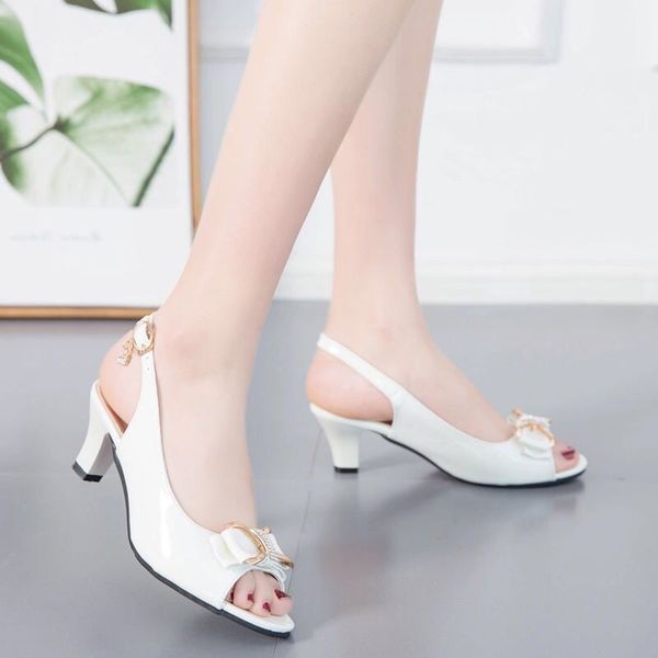 41 yards, 42 yards, 2020 summer women's sandals, bowknot, new fish mouth shoes, mid-heel women's thick, high heel, Black
41 yards, 42 yards, 2020 summer women's sandals, bowknot, new fish mouth shoes, mid-heel women's thick, high heel, Black