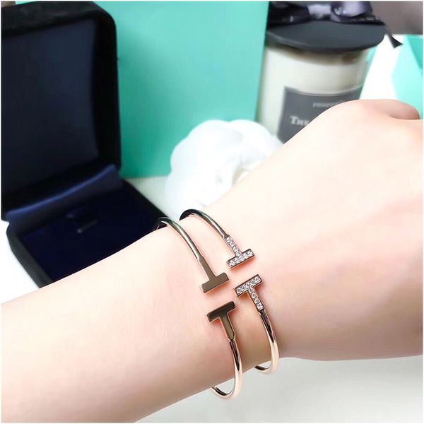 have stamps fashion brand t designer bracelets for wamen design women party wedding lovers gift luxury jewelry with for bride with box, Golden;silver
have stamps fashion brand t designer bracelets for wamen design women party wedding lovers gift luxury jewelry with for bride with box, Golden;silver