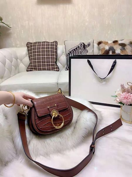 crocodile grain joker with the new version of its single shoulder bucket bags woman genuine leather handbag inclined a designer shoulder bag
crocodile grain joker with the new version of its single shoulder bucket bags woman genuine leather handbag inclined a designer shoulder bag