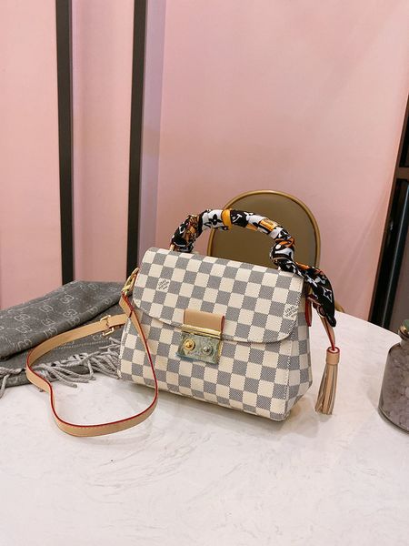 2020 brand designers shoulder bag leather fashion chain bag cross body pure color female women's handbag shoulder bag 4757
2020 brand designers shoulder bag leather fashion chain bag cross body pure color female women's handbag shoulder bag 4757