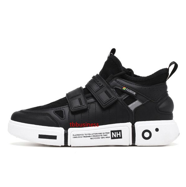 2020 fashion designer shoes triple s sneakers cool sole stitching wild sneakers three color men running outdoor shoes
2020 fashion designer shoes triple s sneakers cool sole stitching wild sneakers three color men running outdoor shoes