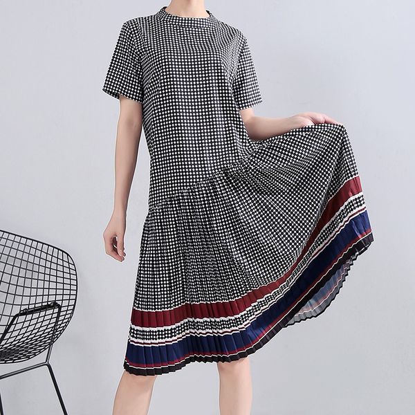 womengaga 2020 summer new casual loose dress korean o-neck zippers pleated patcbwork slim empire streetwear print short a263, Black;gray
womengaga 2020 summer new casual loose dress korean o-neck zippers pleated patcbwork slim empire streetwear print short a263, Black;gray