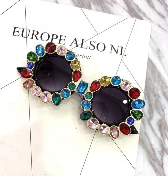 wholesale-sunglasses men women retro vintage sunglasses for women luxury crystal diamond oversize women glasses uv400 1689, White;black
wholesale-sunglasses men women retro vintage sunglasses for women luxury crystal diamond oversize women glasses uv400 1689, White;black