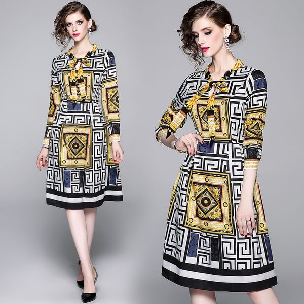luxury fashion women's barocco print mini runway dress elegant long sleeve print scarf bow tie neck slim pleated party evening dresses, Black;gray
luxury fashion women's barocco print mini runway dress elegant long sleeve print scarf bow tie neck slim pleated party evening dresses, Black;gray