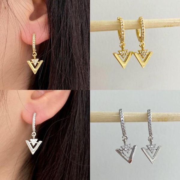 hecheng 1pair маленькие треугольные серьги оптовой cz золото серебро цвет геометрические украшения для женщин девочки аксессуары, Golden;silver
hecheng 1pair маленькие треугольные серьги оптовой cz золото серебро цвет геометрические украшения для женщин девочки аксессуары, Golden;silver