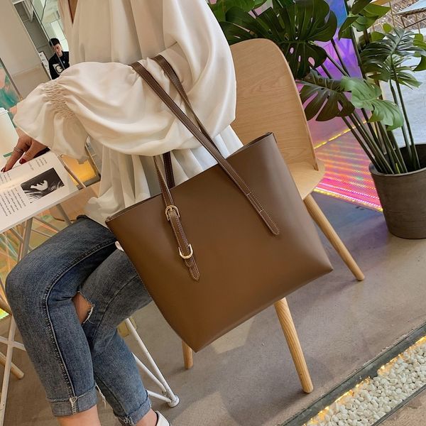 high-quality large-capacity tote bag 2020 new fashion shoulder bag simple child-mother handbag
high-quality large-capacity tote bag 2020 new fashion shoulder bag simple child-mother handbag