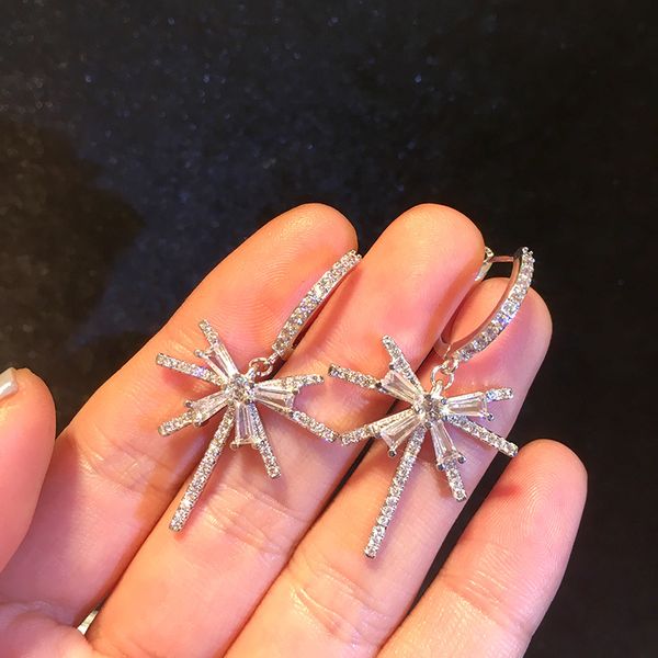 new ice frost earrings designer ear buckle earrings winter simple design niche silver drop earrings, Golden
new ice frost earrings designer ear buckle earrings winter simple design niche silver drop earrings, Golden