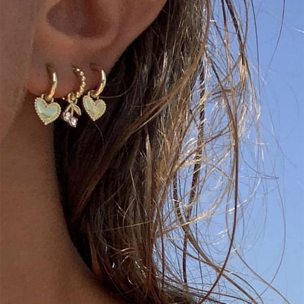 small hoop earrings set with charm heart cherry for women c shape rhinestone tiny half circle earrings gold color fashion 2020, Golden;silver
small hoop earrings set with charm heart cherry for women c shape rhinestone tiny half circle earrings gold color fashion 2020, Golden;silver