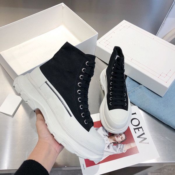 platform tread slick boot luxury women shoes men casual shoes lace-up plate-form designer sneaker canvas rubber sole black white
platform tread slick boot luxury women shoes men casual shoes lace-up plate-form designer sneaker canvas rubber sole black white