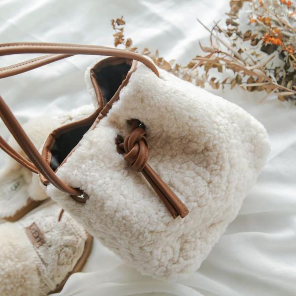 wool bucket bag ins super fire leather messenger bag handbag plush cute autumn and winter furry women
wool bucket bag ins super fire leather messenger bag handbag plush cute autumn and winter furry women