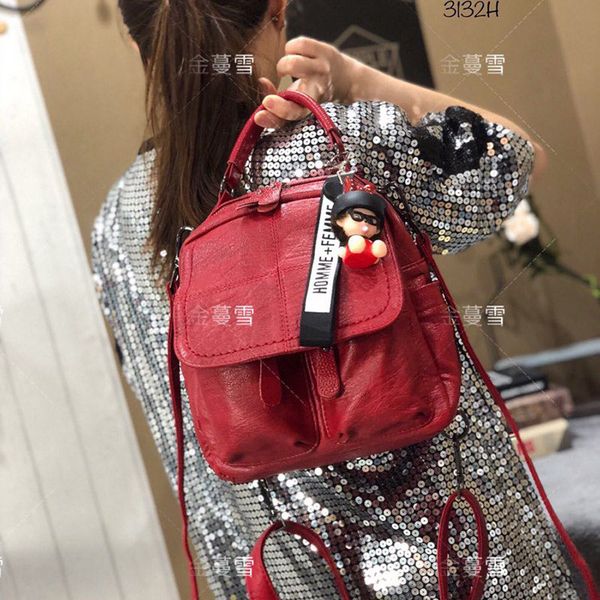 2019 new fashion soft leather women's handbag multifunctional one shoulder messenger bag
2019 new fashion soft leather women's handbag multifunctional one shoulder messenger bag