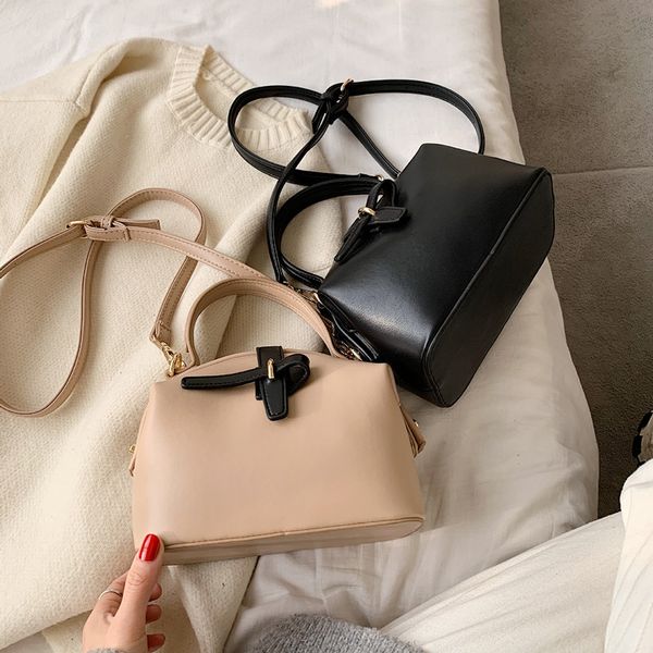 original design bags for women original design retro tote bag fashion simple one shoulder messenger bag
original design bags for women original design retro tote bag fashion simple one shoulder messenger bag