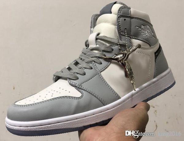 2020 diores 1s high og grey basketball shoes for men womens embossed on the upper baskets sports trainers sneakers with box
2020 diores 1s high og grey basketball shoes for men womens embossed on the upper baskets sports trainers sneakers with box