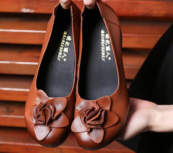 2020 women's shoes in spring and autumn with new style middle heel coarse heel round head flower mother shoes @bbb2341, Black
2020 women's shoes in spring and autumn with new style middle heel coarse heel round head flower mother shoes @bbb2341, Black