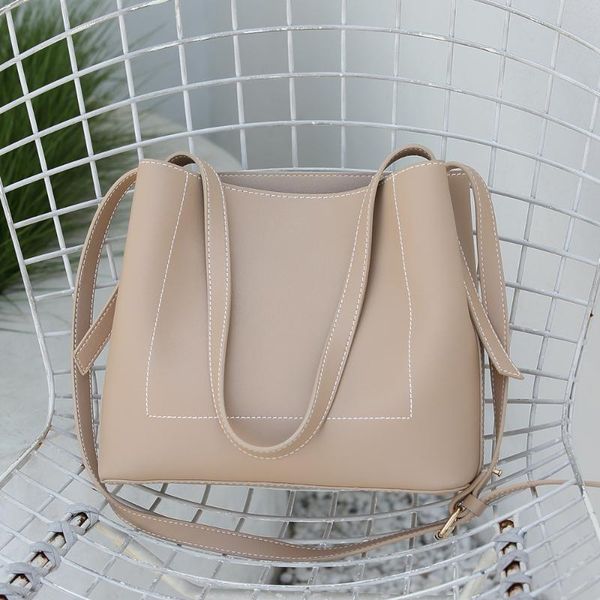 2020 new fashion japanese and korean version of the tide solid color pu leather shoulder bag simple big bag diagonal casual
2020 new fashion japanese and korean version of the tide solid color pu leather shoulder bag simple big bag diagonal casual