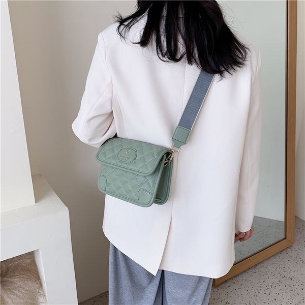 2020 quality fashion pom poms square bags customize printing handbags for women tote bags wholesaler baoba taoyuan1/04
2020 quality fashion pom poms square bags customize printing handbags for women tote bags wholesaler baoba taoyuan1/04