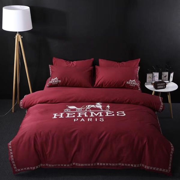 horse design h letter bedding suit fashion europe and america new 2018 bedding spring cotton quilt cover
horse design h letter bedding suit fashion europe and america new 2018 bedding spring cotton quilt cover