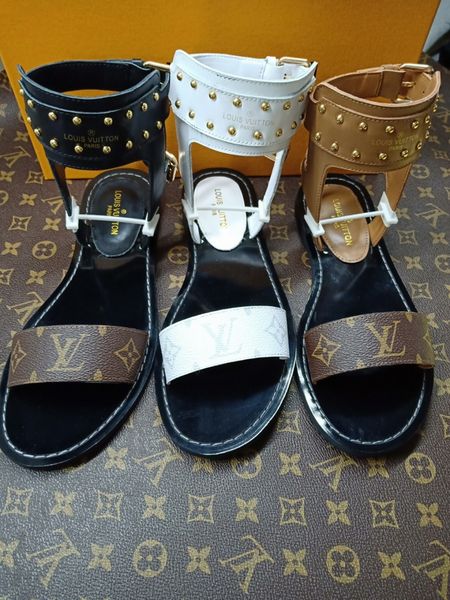 the latest fashion and leisure slippers for men and women, the same for men and women, Black