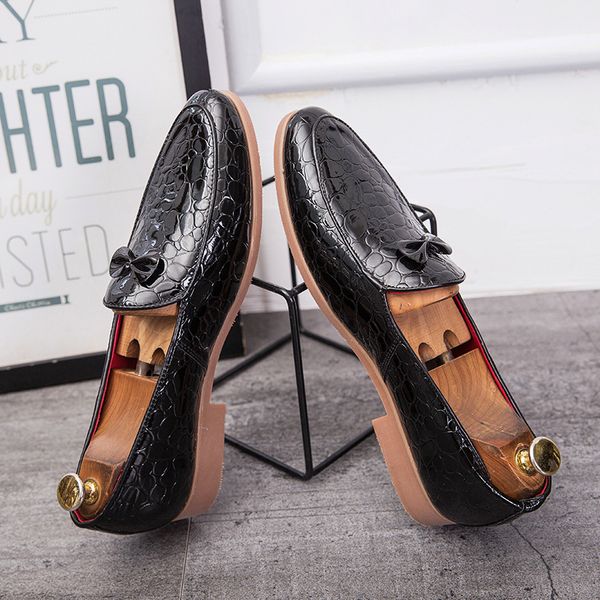 2019new spring and autumn men shoes leather male comfortable oxford shoes brogues business moccasin large size, Black
2019new spring and autumn men shoes leather male comfortable oxford shoes brogues business moccasin large size, Black