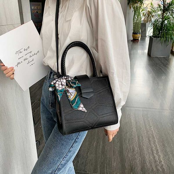 shoulder bags women's rivet labyrinth pattern large-capacity leather bags portable -name women soft leather handbags
shoulder bags women's rivet labyrinth pattern large-capacity leather bags portable -name women soft leather handbags