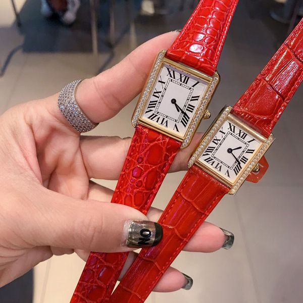 классический кварцевые часы женщины роскоши дизайнер часы моды кожаный ремешок квадратный платье наручные часы дамы подарок женский часы рел, Slivery;brown 
классический кварцевые часы женщины роскоши дизайнер часы моды кожаный ремешок квадратный платье наручные часы дамы подарок женский часы рел, Slivery;brown