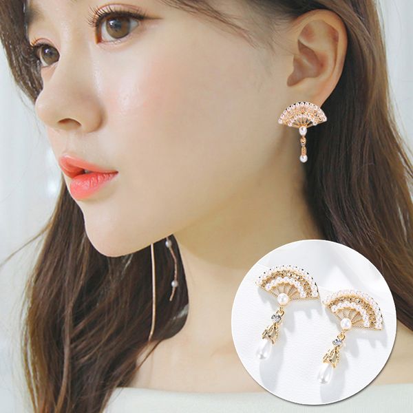 1 pair earrings ear stud pendant classical fan jewelry decoration for women lady@88, Silver
1 pair earrings ear stud pendant classical fan jewelry decoration for women lady@88, Silver