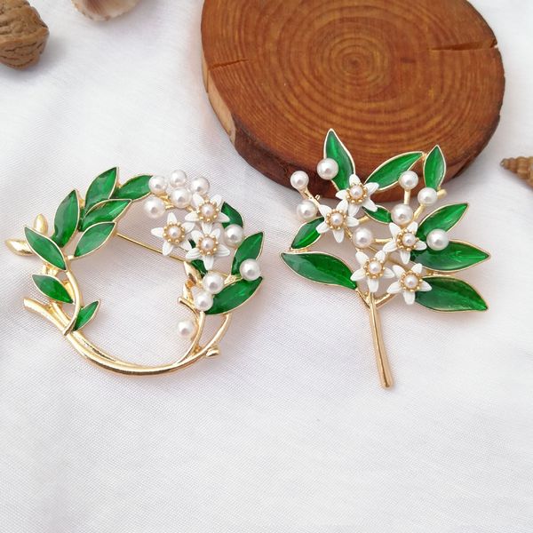 sweet green gardenia flower brooch pearl pins suit shirt collar coat vintage pins weddings party banquet brooch for woman man, Gray
sweet green gardenia flower brooch pearl pins suit shirt collar coat vintage pins weddings party banquet brooch for woman man, Gray