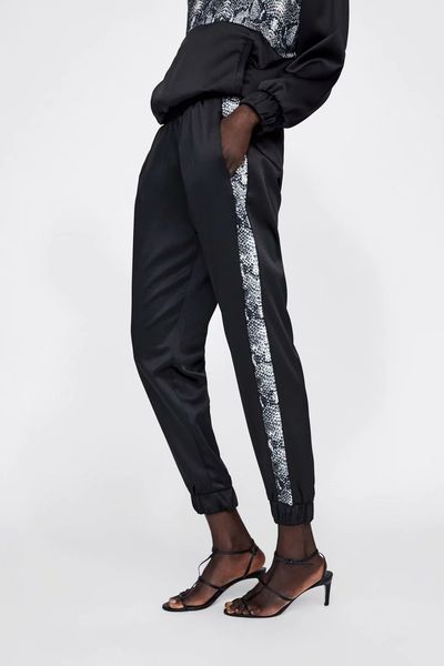 Autumn Winter New Snakeskin tracksuit Hoodies Black Side Stripe Jogging Causal Trousers Women Chic Tracksuits Chandal Mujer for Women
Autumn Winter New Snakeskin tracksuit Hoodies Black Side Stripe Jogging Causal Trousers Women Chic Tracksuits Chandal Mujer for Women