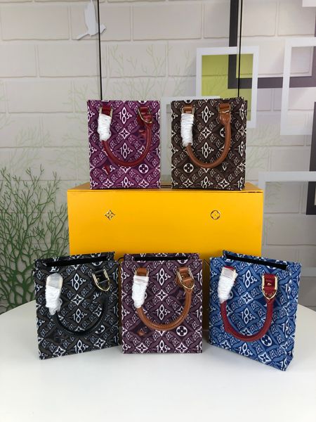 m69846 leather classic fashion handbag card bag zero wallet men's and women's backpacks single shoulder bag m69846
m69846 leather classic fashion handbag card bag zero wallet men's and women's backpacks single shoulder bag m69846