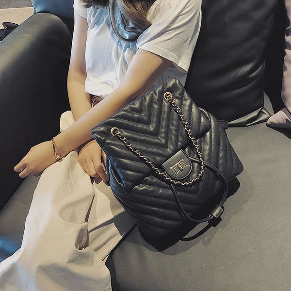2020 spring and autumn new women's bag rhombus chain v-shaped korean solid color casual women's backpack
2020 spring and autumn new women's bag rhombus chain v-shaped korean solid color casual women's backpack