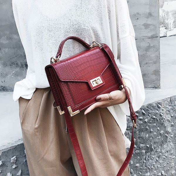 женщины 2019 европейский и американский модный pu ручной одним плечом наклонная малый квадрат сумка
женщины 2019 европейский и американский модный pu ручной одним плечом наклонная малый квадрат сумка