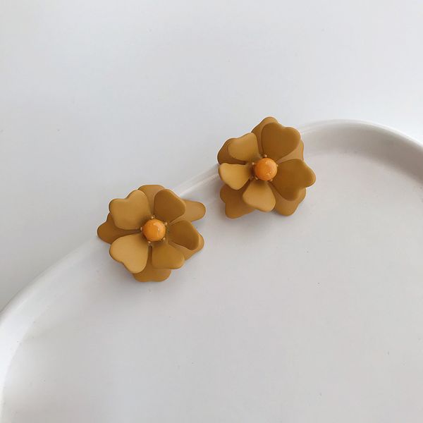 vintage yellow flower stud earrings for women accessories, elegant new earings fashion jewelry 2020, Golden;silver
vintage yellow flower stud earrings for women accessories, elegant new earings fashion jewelry 2020, Golden;silver