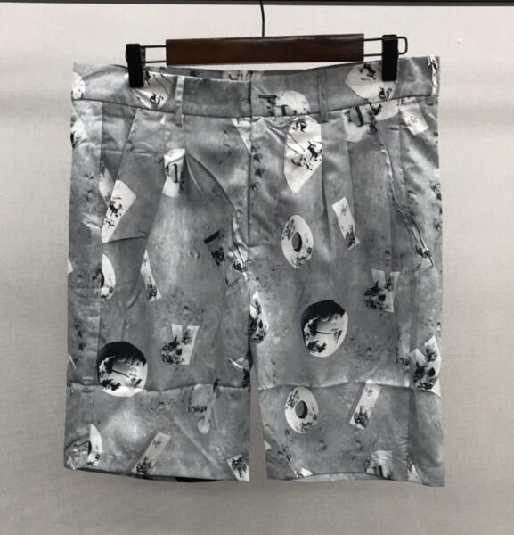 2020 европейская весна и лето последние полнотелые шорты с принтом париж мужчины и женщины дышащий хлопок дикий повседневный шелковистый фра, White;black
2020 европейская весна и лето последние полнотелые шорты с принтом париж мужчины и женщины дышащий хлопок дикий повседневный шелковистый фра, White;black