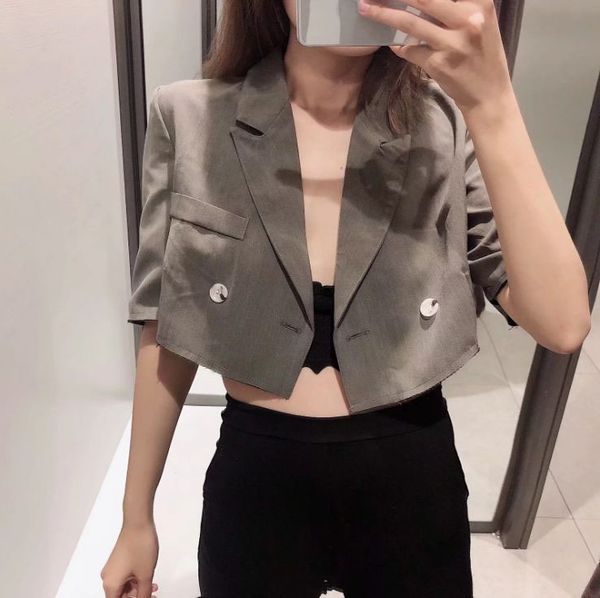 hcbless 2019 autumn new double row two buckle short section high waist exposed navel short sleeve small suit, Black;brown
hcbless 2019 autumn new double row two buckle short section high waist exposed navel short sleeve small suit, Black;brown