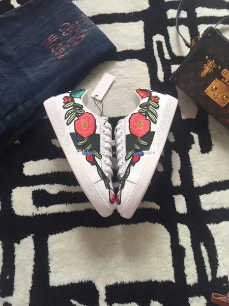 2019 mens shoes womens low black leather flower embroidery designer casual shoes white sneakers trainers party shoes for men
2019 mens shoes womens low black leather flower embroidery designer casual shoes white sneakers trainers party shoes for men