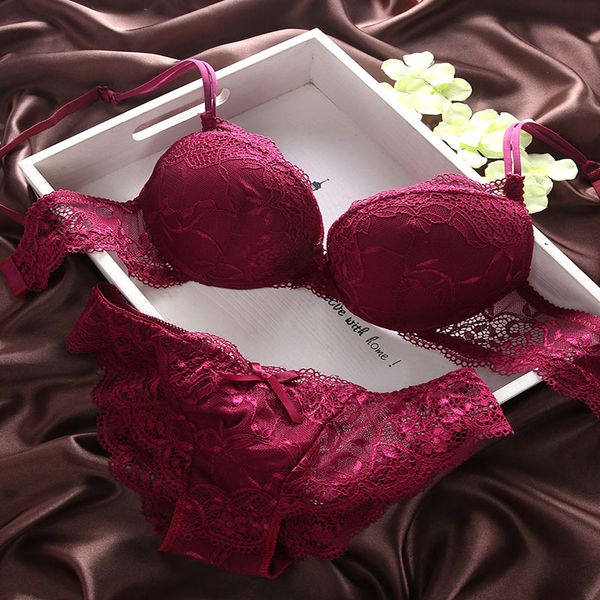 women embroidery lingerie underwear set push-up padded bra + briefs 9118 # european and american lace foreign trade, Red;black
women embroidery lingerie underwear set push-up padded bra + briefs 9118 # european and american lace foreign trade, Red;black