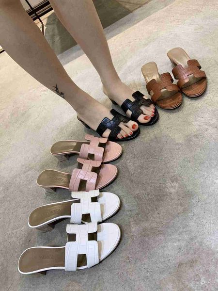 new french high-end brand summer ladies sandals leather women's sports and leisure high-heeled slippers 34-41 yards i, Black
new french high-end brand summer ladies sandals leather women's sports and leisure high-heeled slippers 34-41 yards i, Black