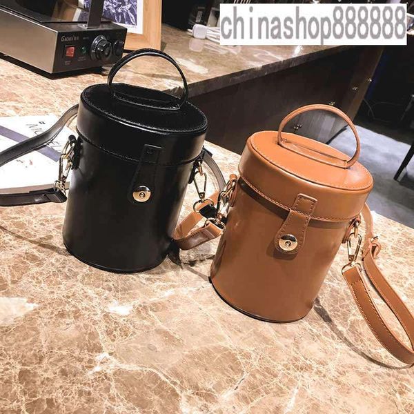 2020 fashion designer woman bags simple generous bucket bags new fashion street bag shoulder bag crossbody bag
2020 fashion designer woman bags simple generous bucket bags new fashion street bag shoulder bag crossbody bag