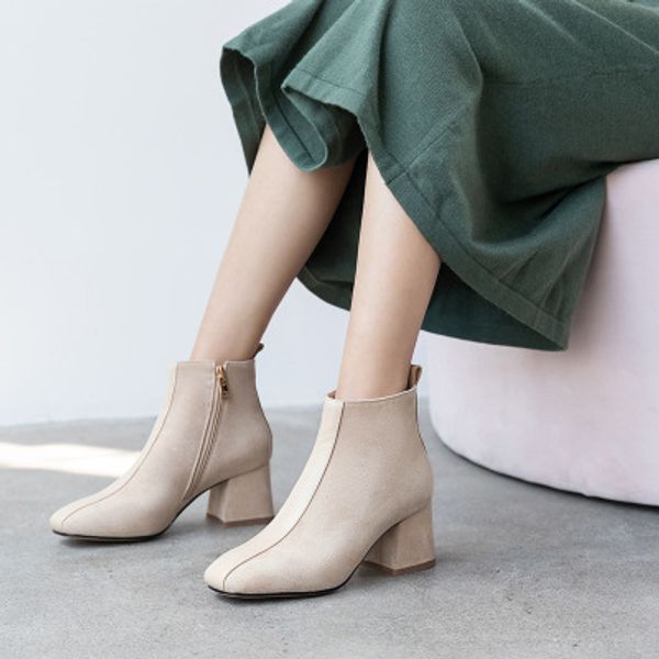 2019 season england with boot high with woman boots back zipper short boots square boots, Black
2019 season england with boot high with woman boots back zipper short boots square boots, Black