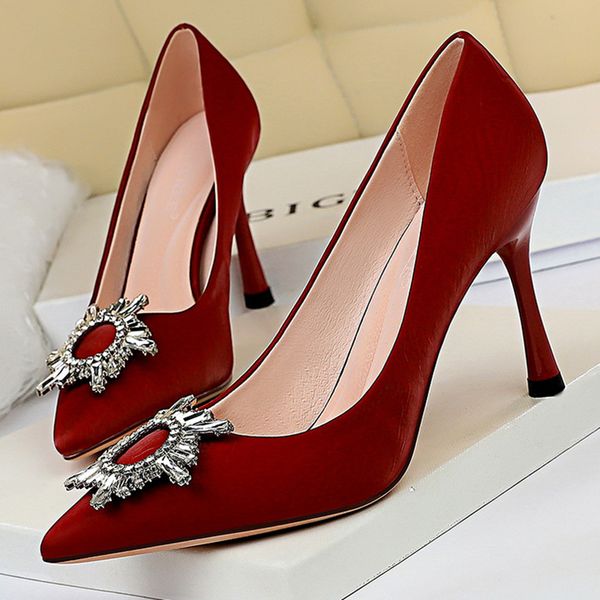 2020 women 9cm high heels burgundy pumps lady scarpins rhinestone stiletto heels office bridal prom yellow crystal shoes, Black
2020 women 9cm high heels burgundy pumps lady scarpins rhinestone stiletto heels office bridal prom yellow crystal shoes, Black