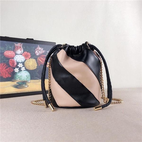 designer-2019 autumn style, mini bucket bag, gold and silver two-color buckle hardware, extraordinary details, two different colors mix
designer-2019 autumn style, mini bucket bag, gold and silver two-color buckle hardware, extraordinary details, two different colors mix