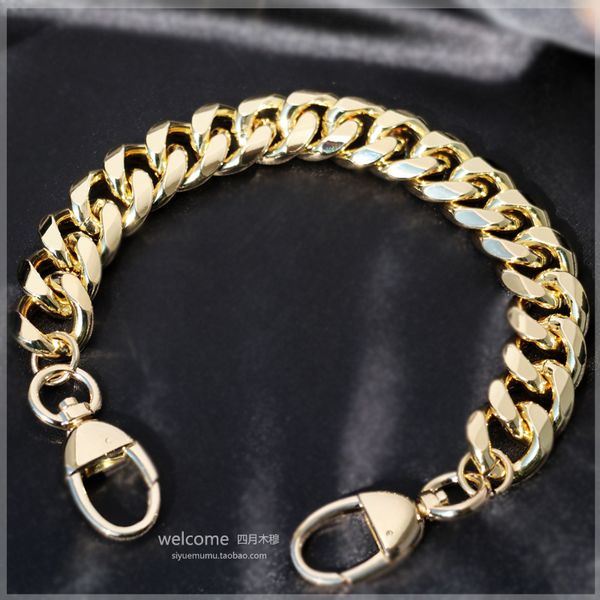 cutting edge shallow gold and silver color aluminum chain metal package bring handle chain bag parts bring package, Black
cutting edge shallow gold and silver color aluminum chain metal package bring handle chain bag parts bring package, Black